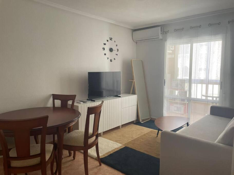 Cozy Apartment 5 Mins To Beach Torrevieja Exterior photo