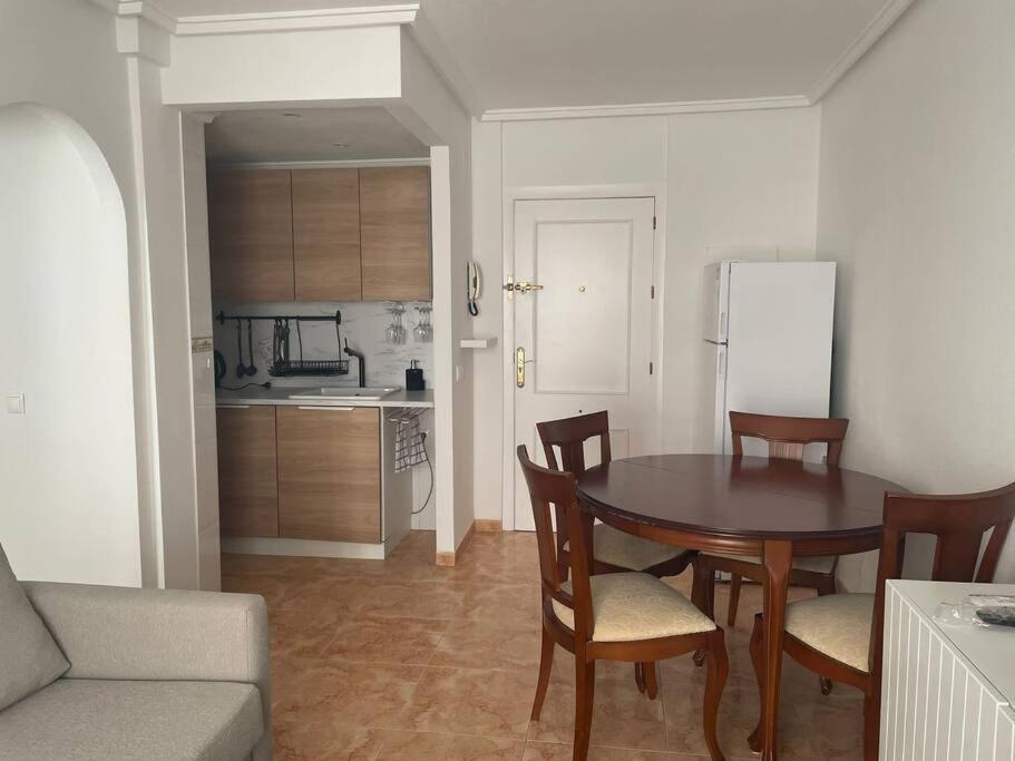 Cozy Apartment 5 Mins To Beach Torrevieja Exterior photo