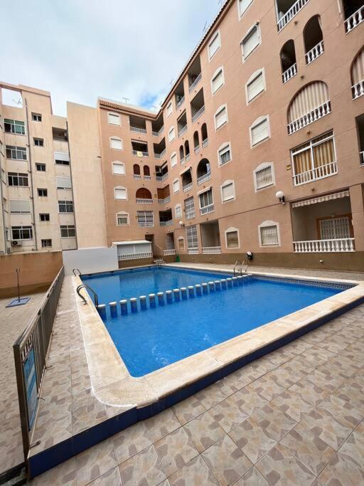 Cozy Apartment 5 Mins To Beach Torrevieja Exterior photo